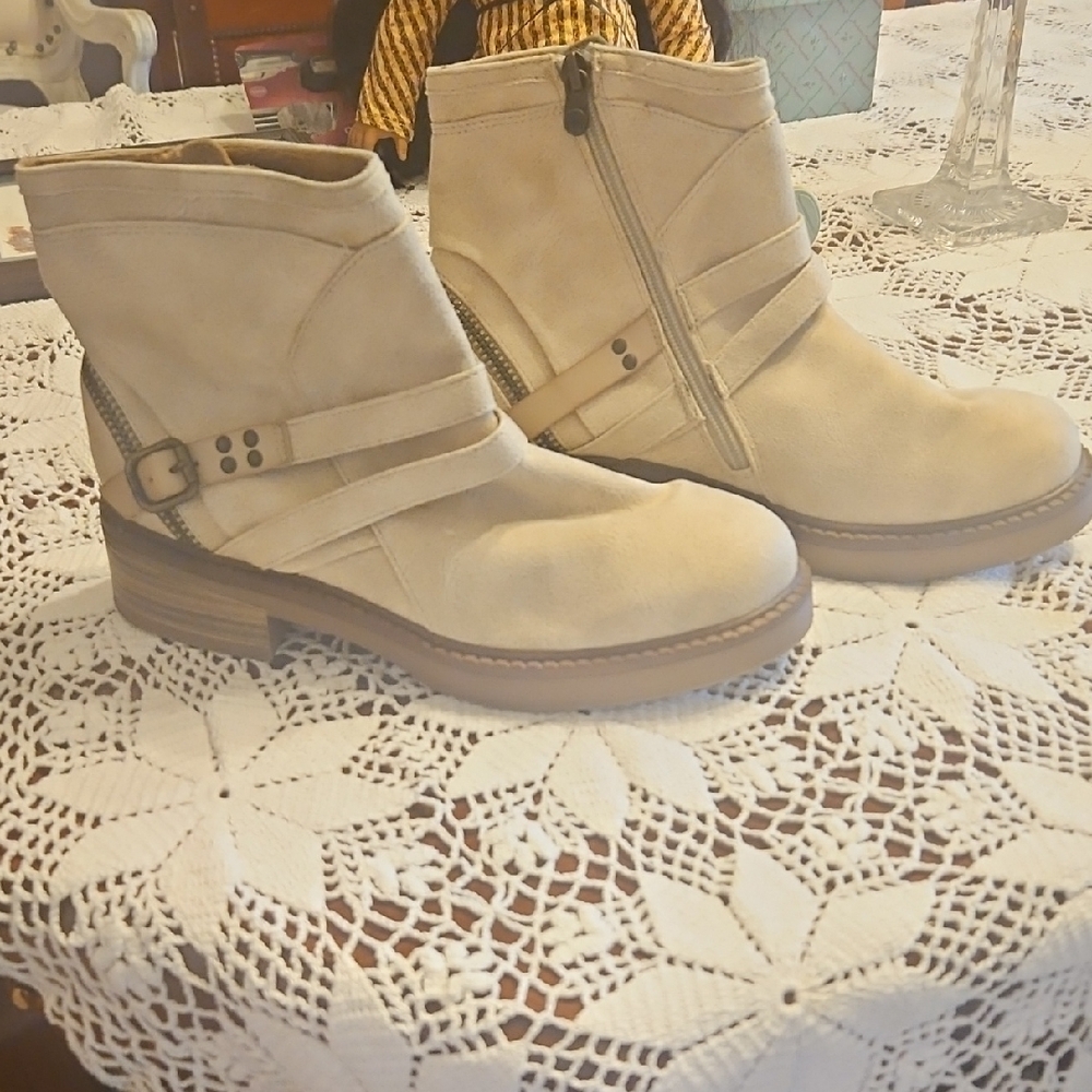 Blowfish Tan Ankle Boots with Wrap-Around Strap
